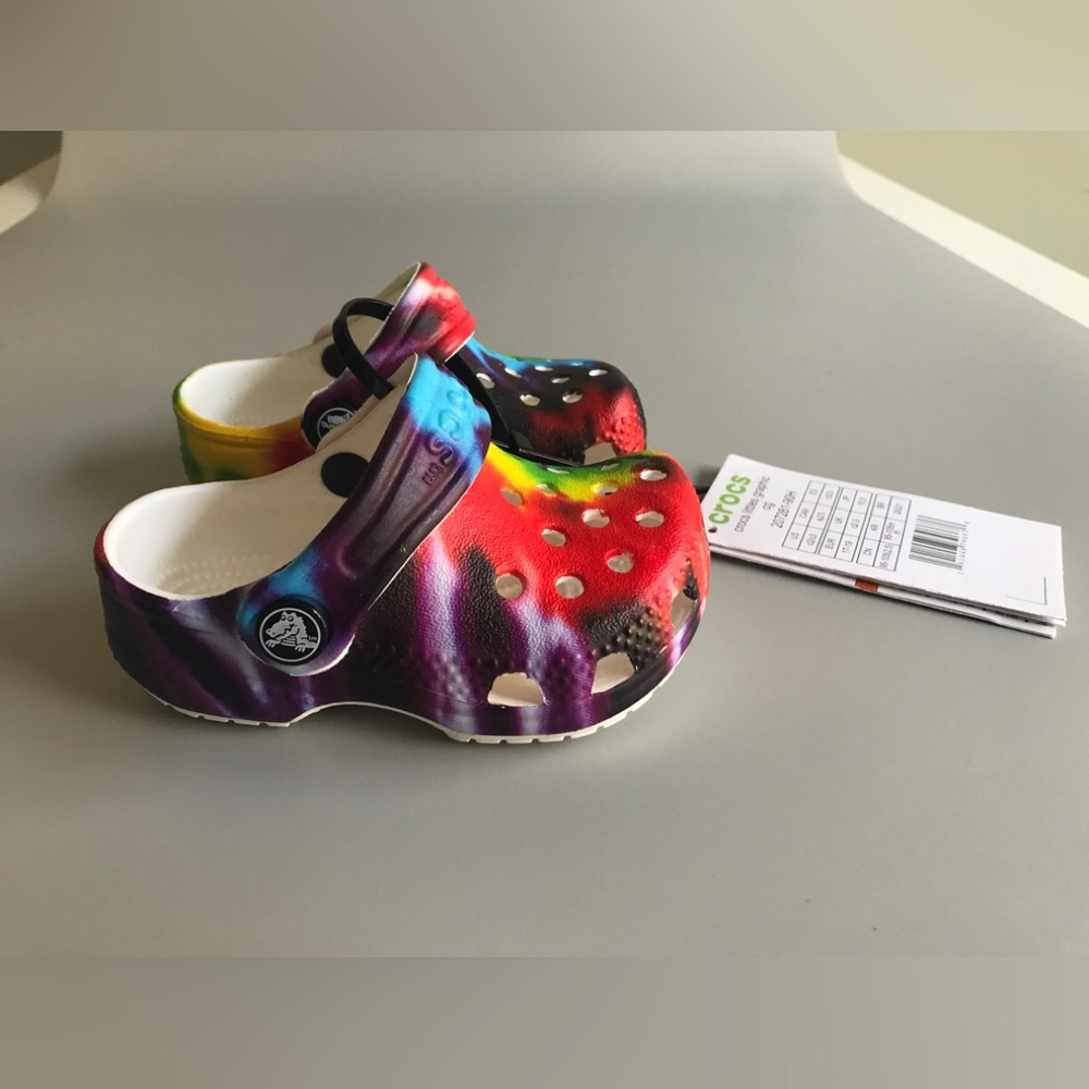 NWT! Crocs littles Graphic Colorful Tie-Dye Size: US C2/C3 - Picture 2 of 10